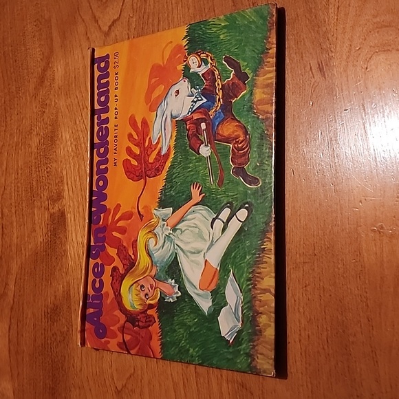 Alice In Wonderland Pop-Up Book - Picture 1 of 9